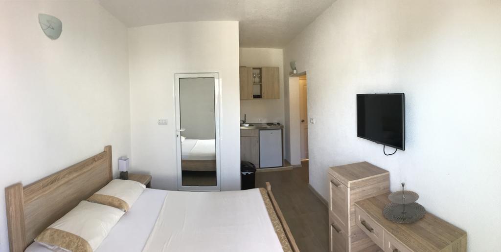 Apartments Lj Улцинь Екстер'єр фото