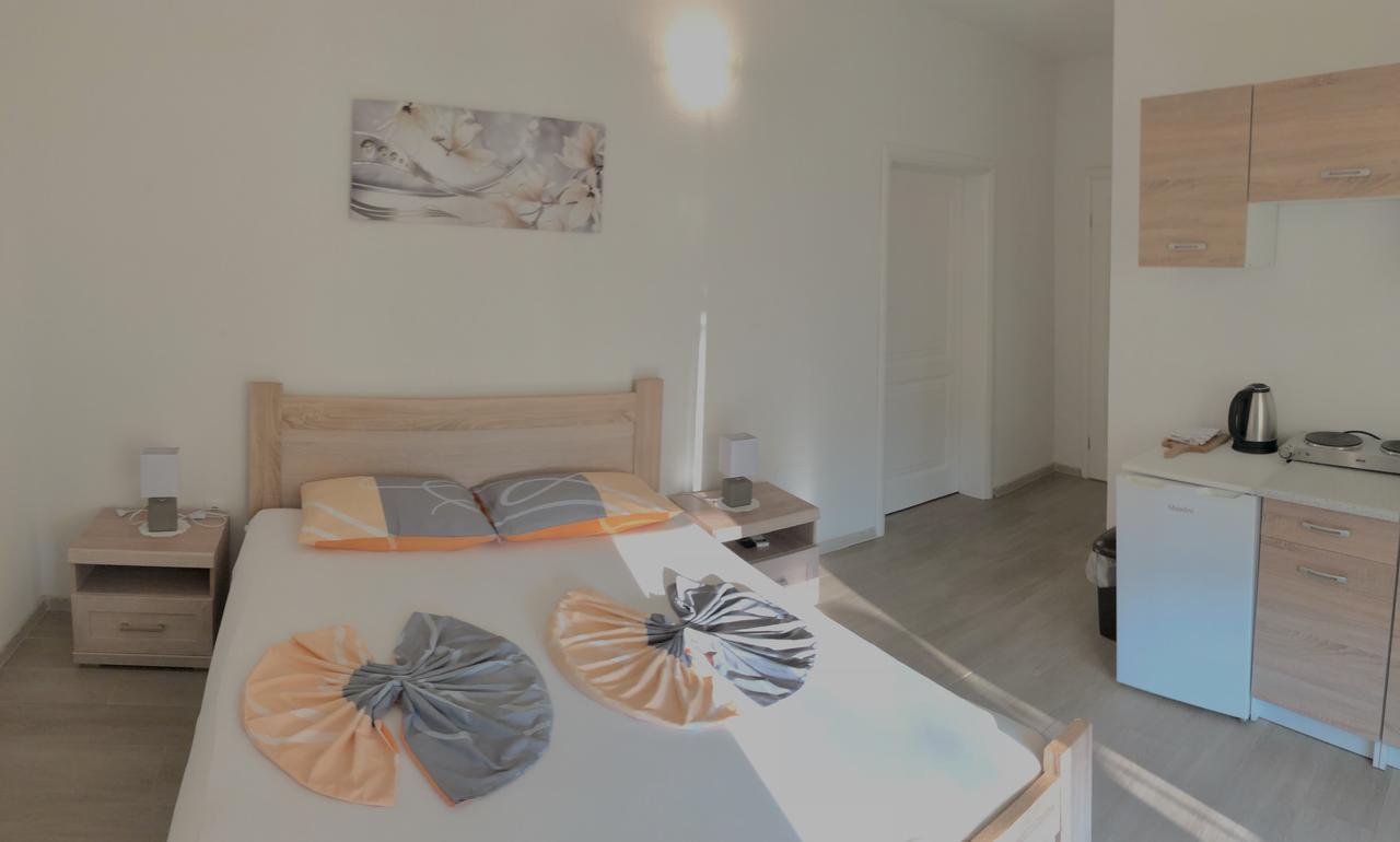 Apartments Lj Улцинь Екстер'єр фото